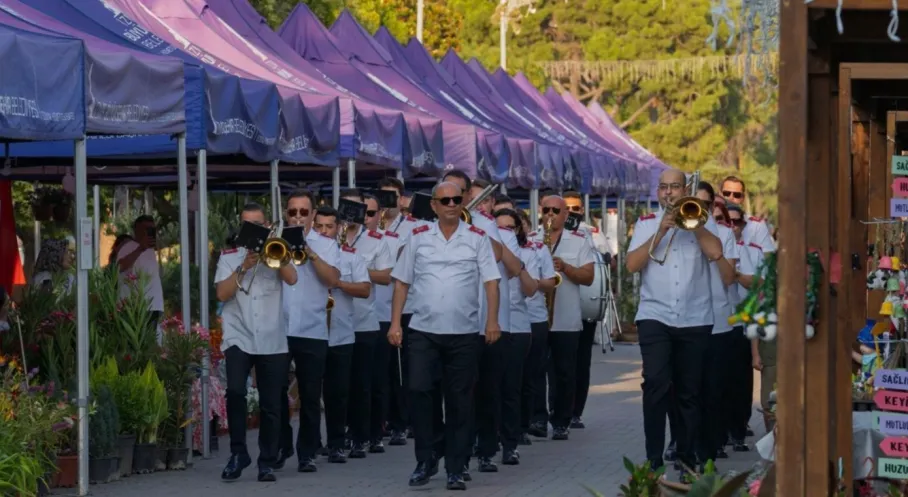 İzmir'de Çiçek Coşkusu Başlıyor! 2. Balkon ve Bahçe Bitkileri Festivali Kapıda