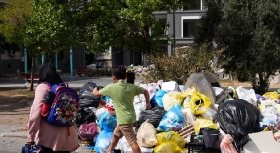 İzmir'de Çöp Krizi Devam Ediyor: İşçi Eylemi Bitti, Çile Bitmedi!
