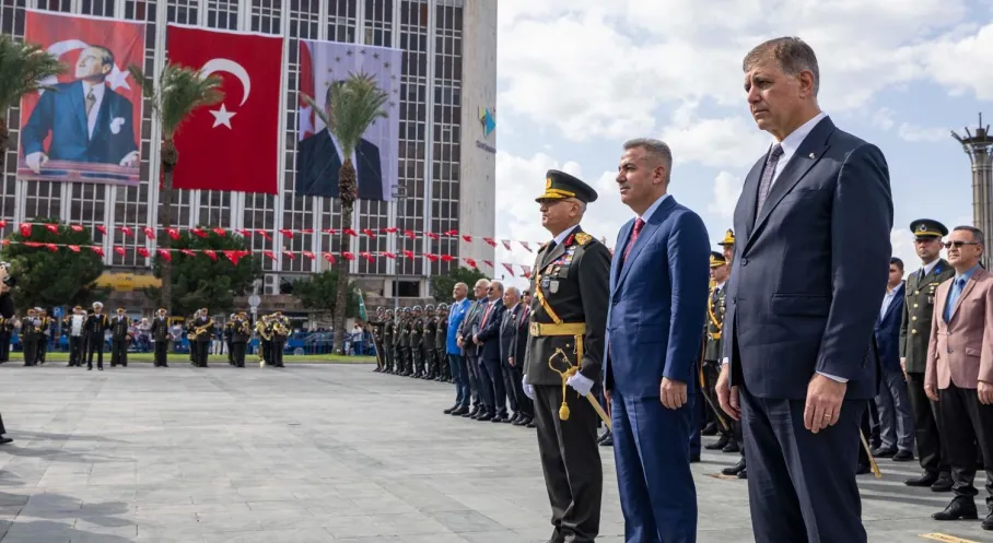 İzmir'de Cumhuriyet Coşkusu! 29 Ekim Kutlamaları Başladı