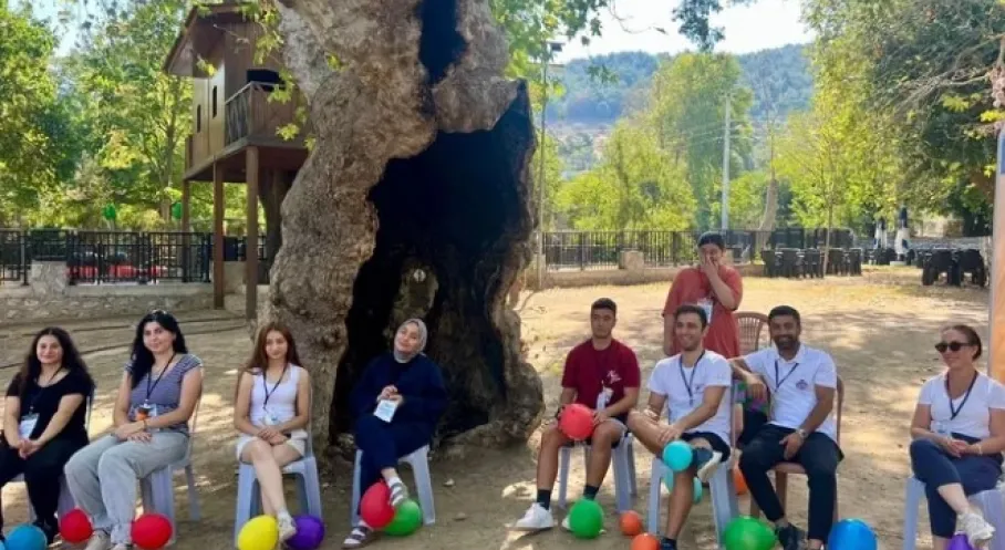 İzmir'de Gençler Geleceği Şekillendiriyor: 'Değişim ve Dönüşüm' Kampı Tamamlandı!