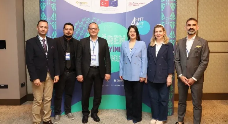 İzmir'de Girişimcilik Rüzgarı DEÜ'de Esti