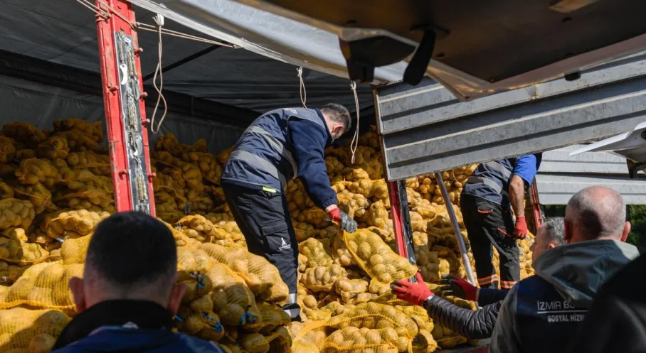 İzmir'de Krizden Çifte Çıkış: 2025 Yangın Mağduru Üreticiye Nefes, 60 Bin Haneye Patates Desteği!