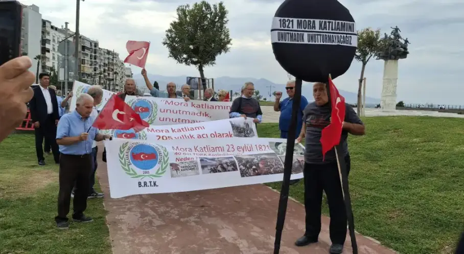 İzmir'de Mora Katliamı'nın 205. yılı anıldı