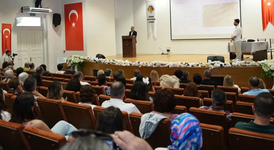 İzmir'de Öğretmenlere Yapay Zeka Devrimi: Geleceğin Eğitimi Başlıyor!