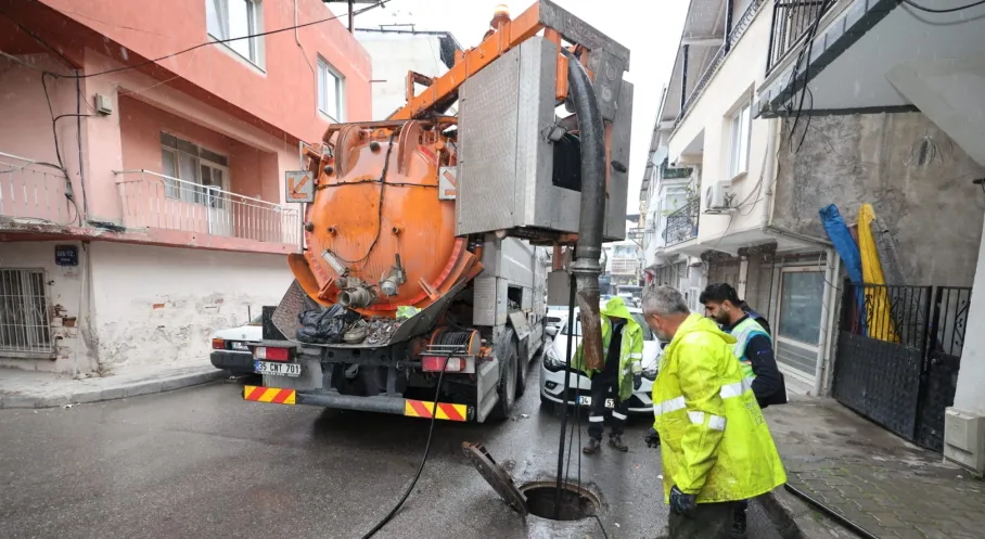 İzmir'de Sarı Alarm! Kuvvetli Yağış Bekleniyor, Önlemler Alındı