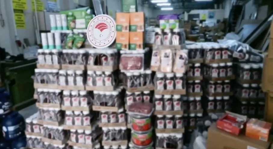 İzmir'de Şok Baskın: 30 Ton Tarihi Geçmiş Gıda İmha Edildi!