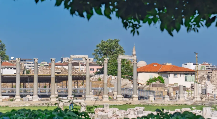 İzmir'de Tarihi Hamle: Smyrna Antik Kenti'ne Büyükşehir'den Milyonluk Destek!