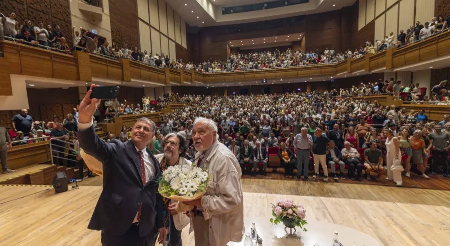 İzmir'den Büyük Jest: Kültürpark Kütüphanesi Artık Prof. Dr. İlber Ortaylı'nın Adını Taşıyacak!