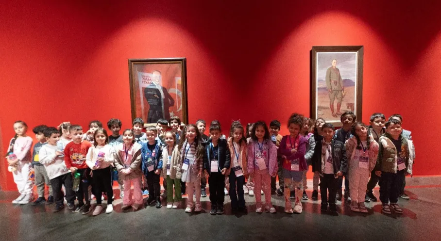 İzmir'den Duygu Yüklü Haber: Minik Ellerden Atatürk Sergisi!