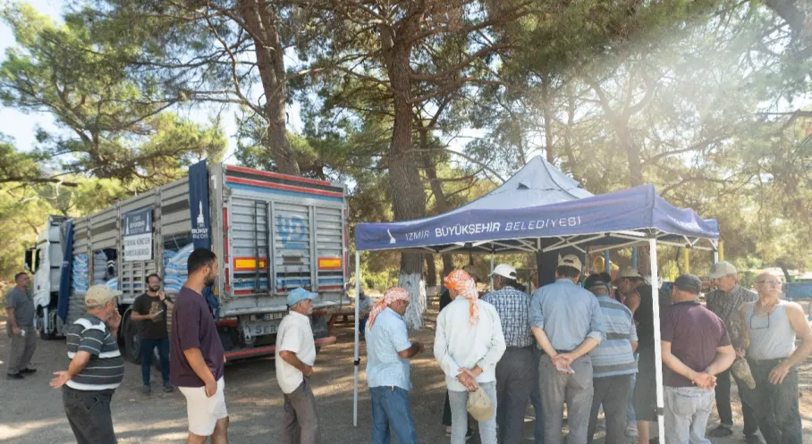 İzmir'den Yangın Mağduru Köylere Can Suyu: 40 Ton Yem Desteği!