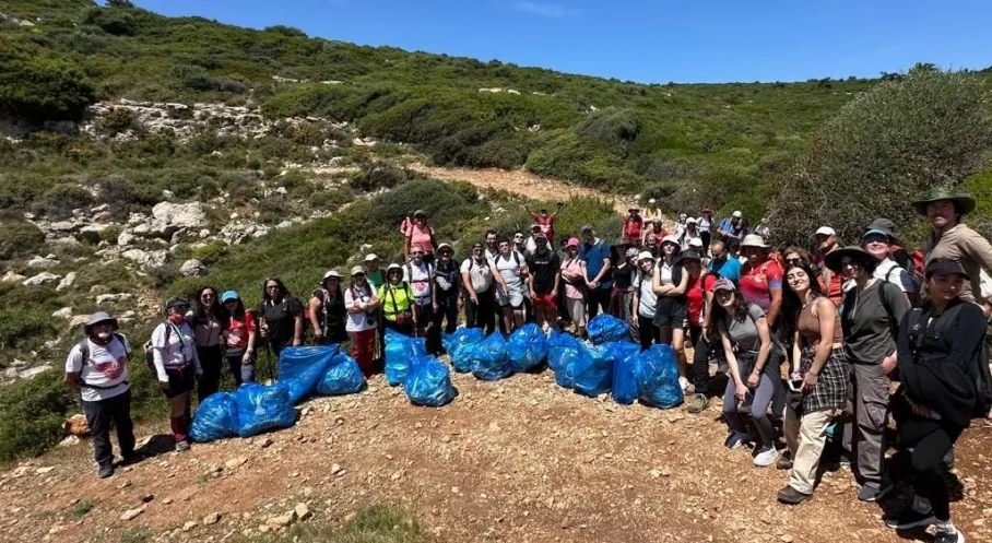 İzmirli Gençler Efes Mimas Yolu'nda Doğayla Buluştu! Doğa Harikası Keşfedildi