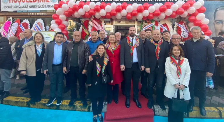 İzmit Belediye Başkanı Fatma Kaplan Hürriyet, Manav Kültür Derneği açılışında hemşerileri ile buluştu