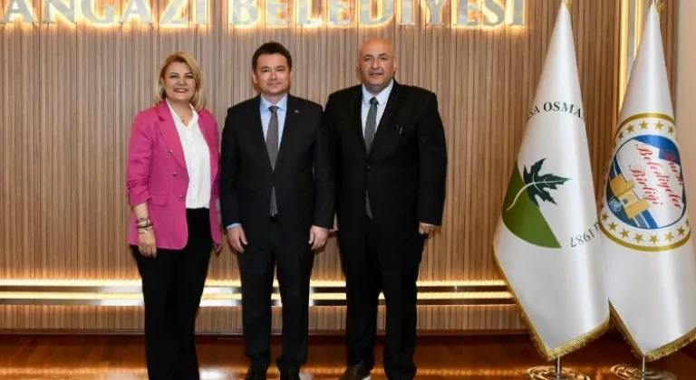 İzmit Belediye Başkanı Fatma Kaplan Hürriyet, Osmangazi Belediye Başkanı Erkan Aydın'ı Ziyaret Ederek Hayırlı Olsun Dileklerini iletti