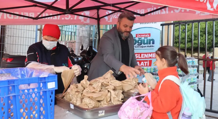 İzmit Belediyesi’nden Öğrencilere Sağlıklı İkramlık Desteği