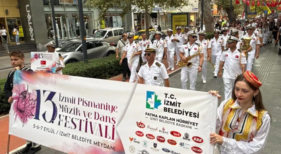 İzmit Pişmaniye Festivali Coşkuyla Başladı! Uluslararası Renkler İzmit'te Buluştu