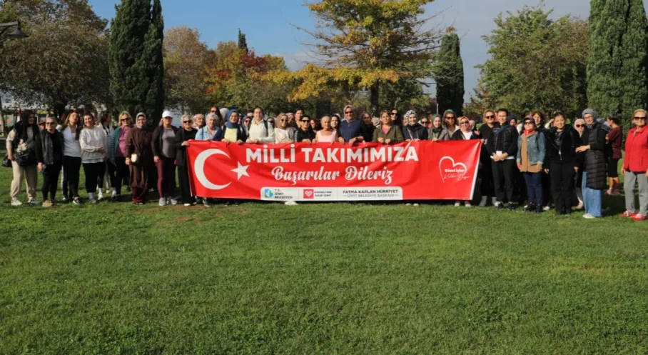 İzmitli Kadınlardan Milli Takıma Coşkulu Destek: Türkiye-Gürcistan Maçı Öncesi Mesaj Yağmuru!
