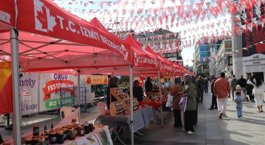 İzmit'te Bal Festivali Başladı! En Doğal Lezzetler Tek Çatı Altında