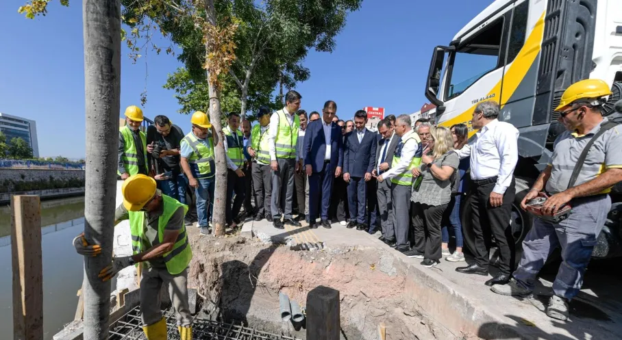 İZSU'dan Bayraklı'ya Dev Yatırım: 80 Milyon TL'lik Yağmur Suyu Hattı Müjdesi!