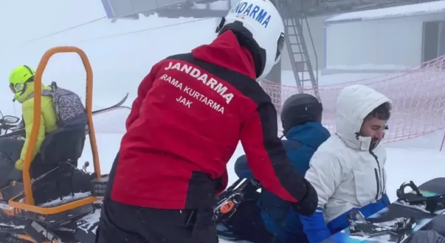 Kış Sezonunda 8.699 Olay: JAK Timleri Kayak Merkezlerinde Binlerce Hayat Kurtardı!