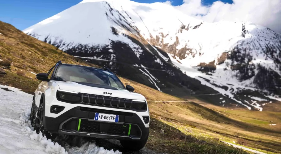 Jeep Avenger 4xe Türkiye'de: Hibrit Güç ve Efsanevi Arazi Yeteneği!