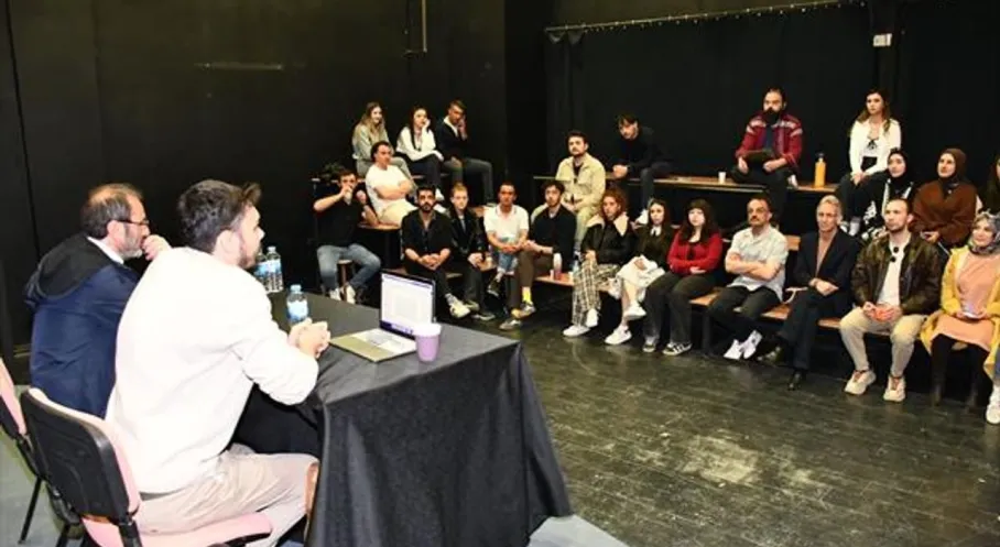 Kafkas Üniversitesi'nde Kariyer Rüzgarı: Sahne Sanatları Öğrencileri İlham Doldu!