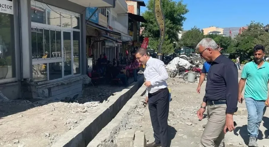 Kağızman'da Meydan Çehresi Değişiyor: Yenileme Çalışmaları Başladı!