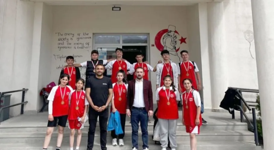 Kağızman'da Voleybol Şampiyonu Belli Oldu! Kötek Şehit Taner Seloğlu Fark Yarattı