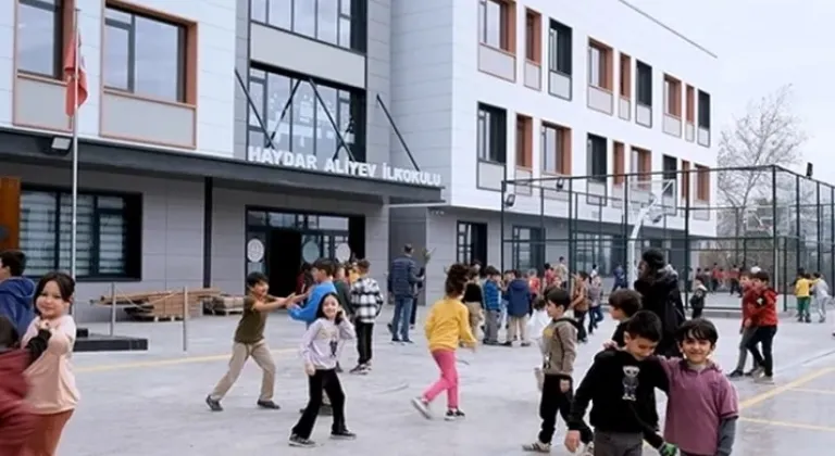 Kahramanmaraş'ta Depreme Dayanıklı Haydar Aliyev İlkokulu Açıldı: Öğrencilerin Neşesi Geri Döndü!