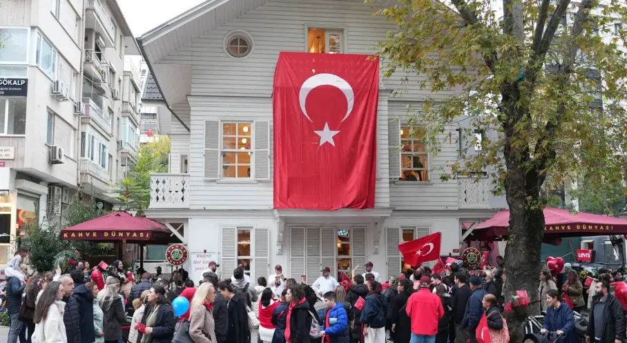 Kahve Dünyası, Cumhuriyet’in 103. Yılını Misafirleriyle Birlikte Kutladı