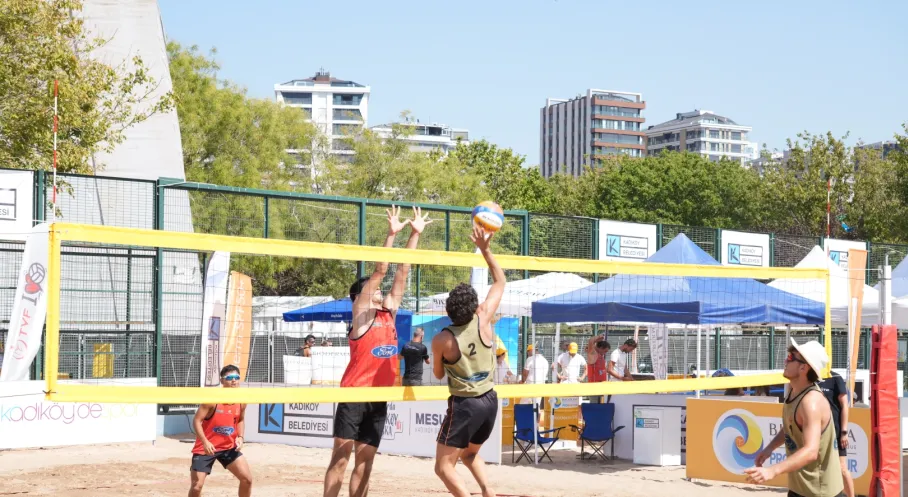 Kalamış'ta Plaj Voleybolu Şöleni! Türkiye'nin Yıldızları Sahne Alıyor