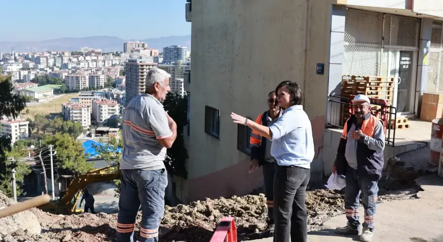 Karabağlar'da Başkan Kınay 58 Mahallede Sahada