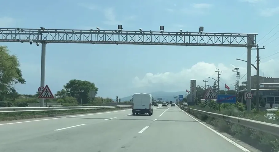 Karadeniz Sahil Yolu'nda EDS Dönemi Başladı! Hız İhlallerine Geçit Yok!