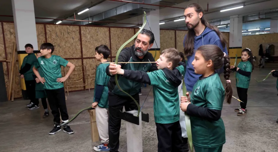 Karatay Kış Spor Okulları'nda Rekor Katılım: 1600 Genç Ekrana Veda Edip Sahaya İniyor!