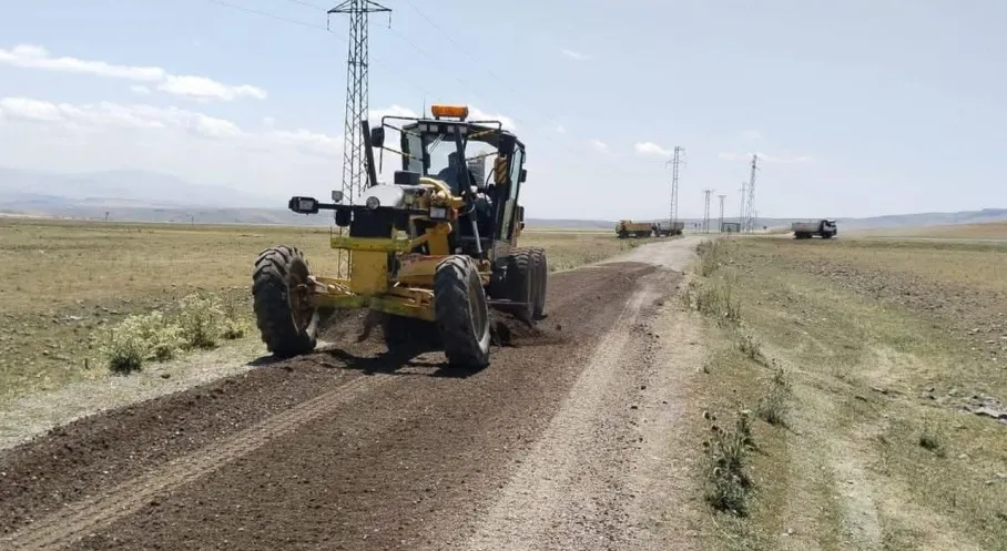 Kars Digor'da Yol Güvenliği Artıyor: Çatak Köyü'nde Kumlama Çalışması Tamamlandı!