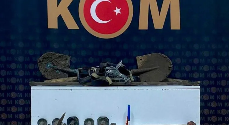 Kars Kalesi'nde Define Avcılarına Şok Baskın! 6 Kişi Tutuklandı