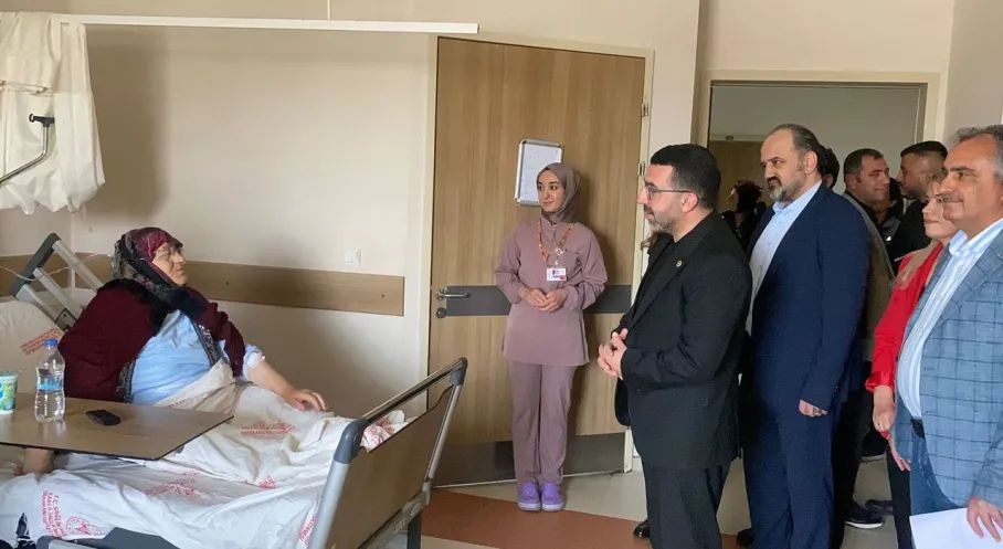 Kars Milletvekili Çalkın'dan Hastaneye Bayram Ziyareti: Hastalarla Tek Tek İlgilendi!