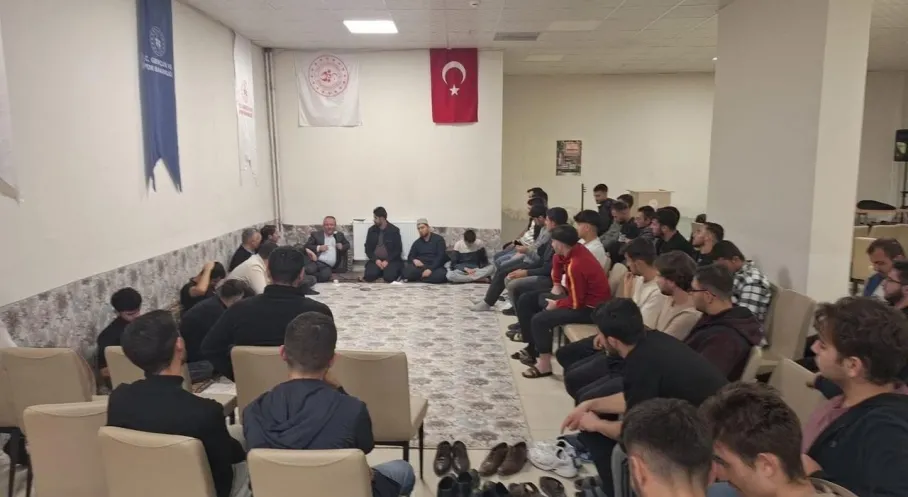 Kars Müftüsü Yıldız'dan Gençlere Peygamber Sevgisi Aşısı!