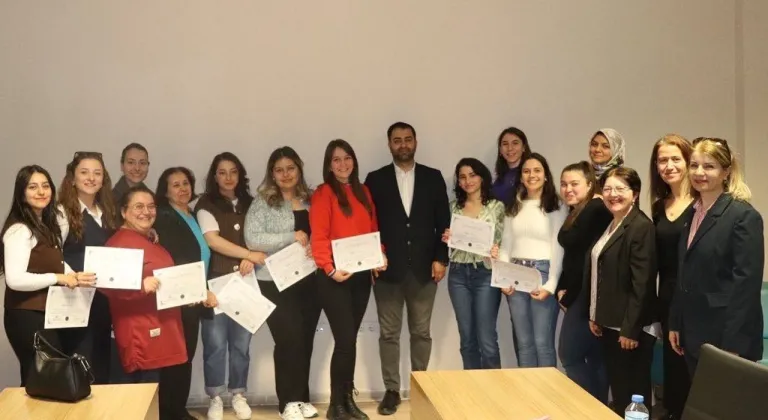 Kars Sağlık Müdürlüğü Ebelere Doğum Bilgisi Eğitimleri Verdi