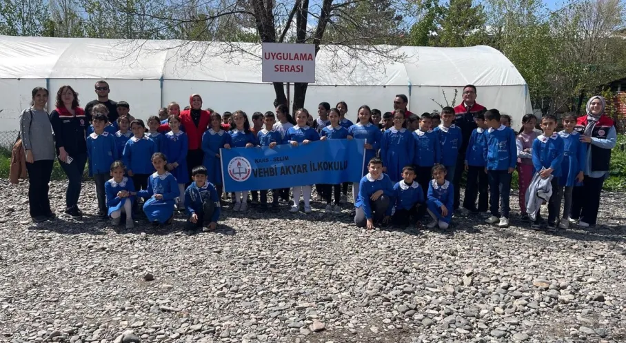 Kars Selim'de Minik Eller Toprakla Buluştu: Fide Dikimiyle Doğa Sevgisi Yeşerdi!