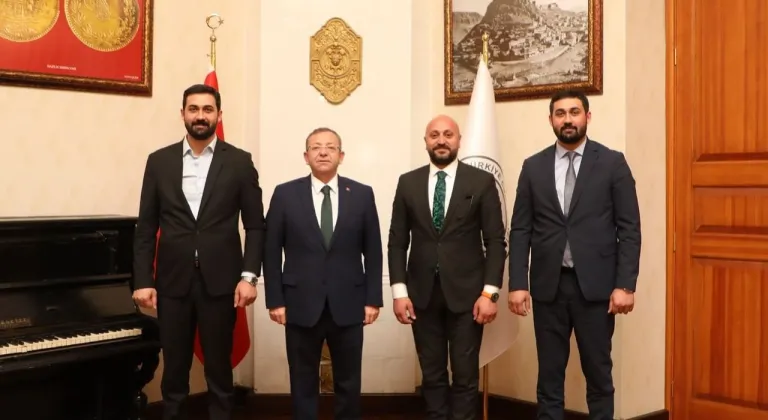Kars Turizm Birliği Başkanı Halit Özer ve Heyeti Vali Ziya Polat'ı Ziyaret Etti