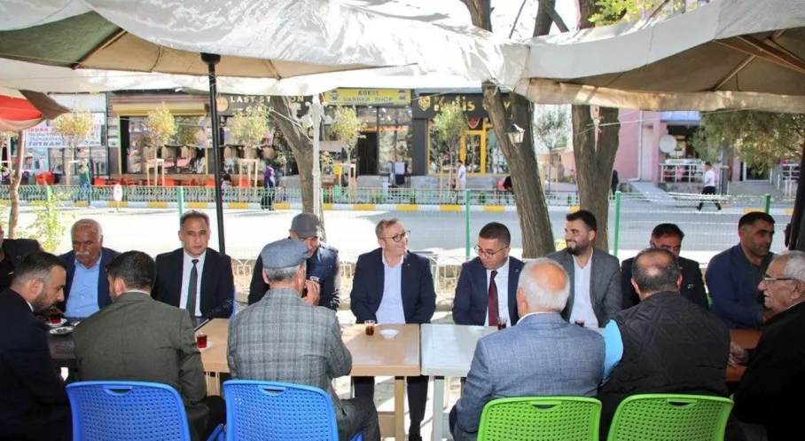 Kars Valisi Polat Kağızman'da Halkla Buluştu: Esnaf Ziyareti ve Vatandaş Memnuniyeti!