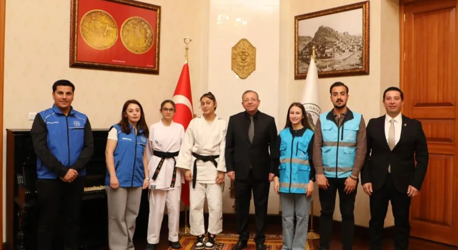 Kars Valisi Polat'tan Gençlere Özel Kabul: 19 Mayıs Coşkusu Zirvede!