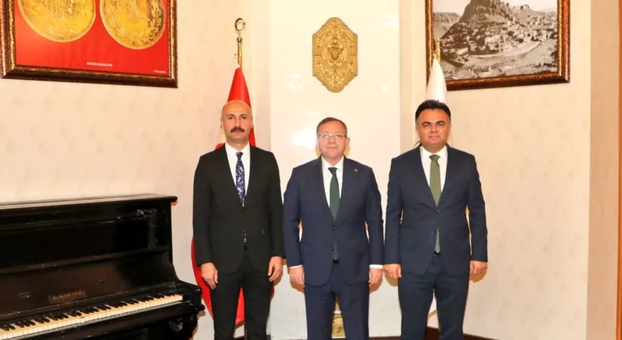 Kars Valisi Polat'tan Göç Yönetimi Zirvesi: Düzensiz Göçle Mücadelede Yeni Stratejiler!