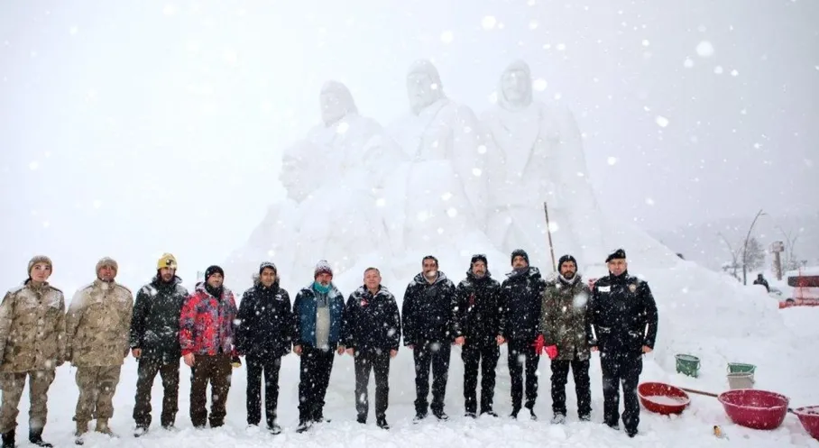 Kars Valisi Polat'tan Sarıkamış'ta Duygusal Ziyaret: Kardan Heykellerde Son Durum Merak Uyandırdı!