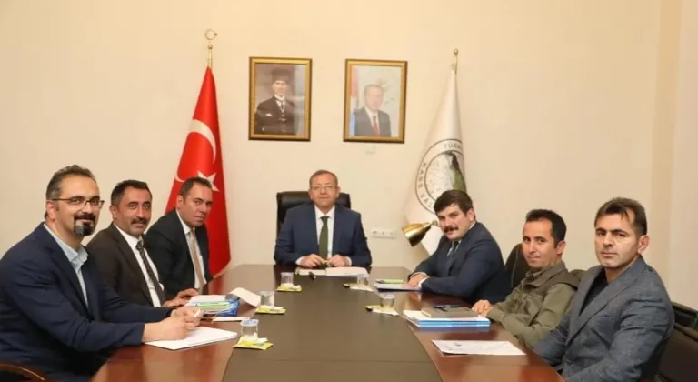 Kars Valisi Polat'tan Sokak Hayvanları İçin Müjde! Doğan Yaşam Alanı Projesi Hızlanıyor
