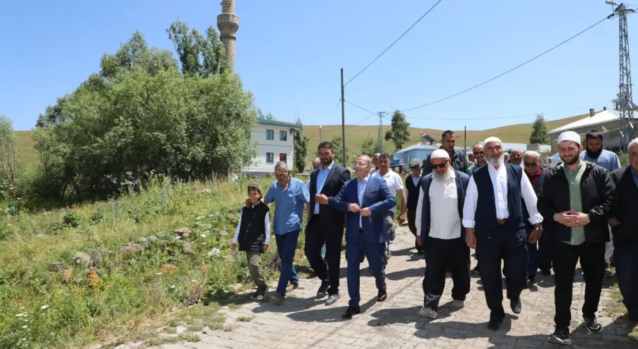 Kars Valisi Ziya Polat'tan Karaçoban Köyü'ne Ziyaret: Vatandaşlarla Buluştu, Çözüm Sözü Verdi!