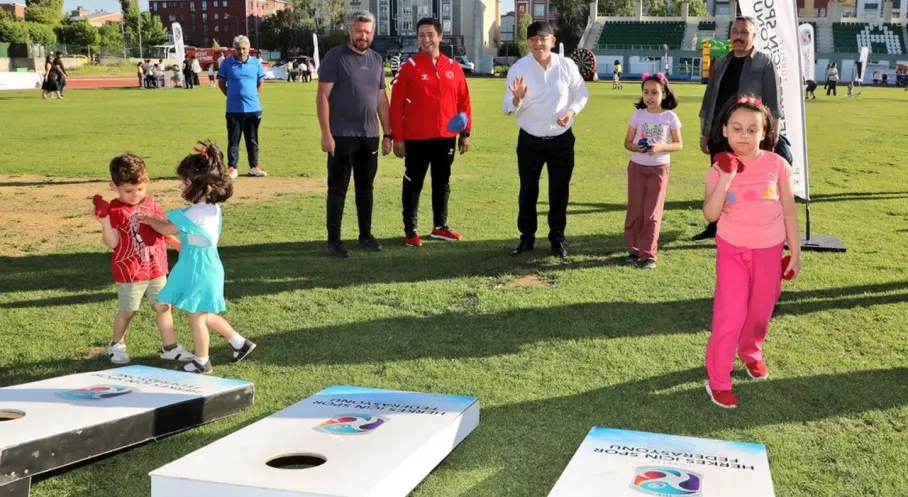 Kars Valisi Ziya Polat'tan Spor Festivalinde Çocuklara Tam Destek!