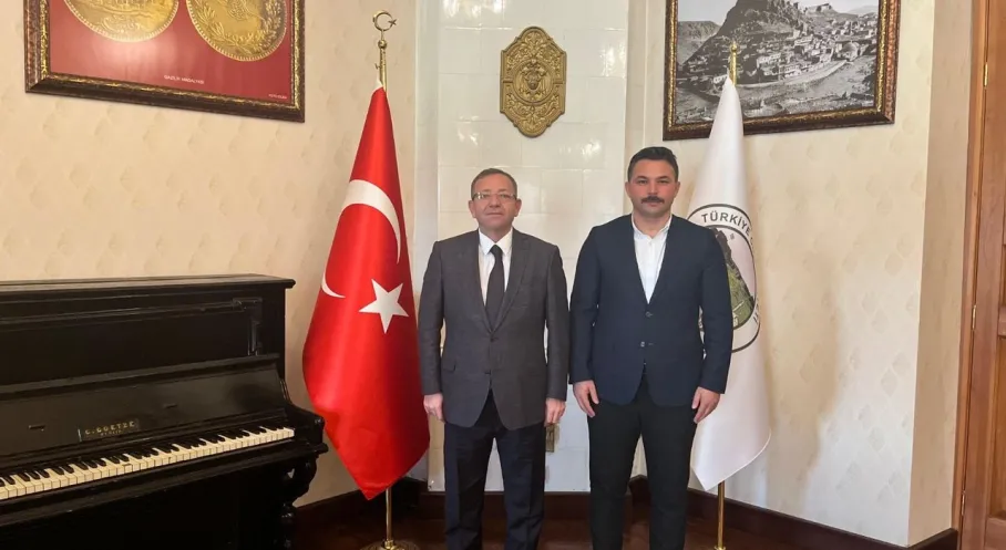 Kars Valisi Ziya Polat'tan Veda Ziyareti: Başsavcı Büyükyurt'a Yeni Görevinde Başarılar!