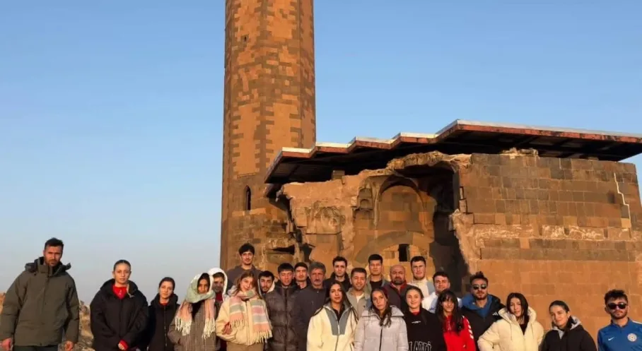 Kars'ın Tarihi Mirası Misafir Sporcuları Büyüledi! Ani'den Müzeye Unutulmaz Gezi