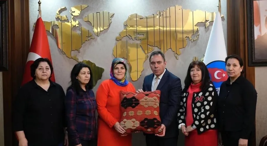Kars'ta 4K Kadın Kooperatifinden Başkan Senger'e Özel Hediye!